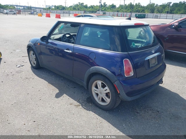 2006 MINI COOPER WMWRC33576TJ75020 Photo 2