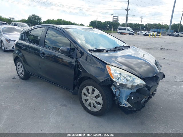 Toyota Prius C Two 2014 JTDKDTB39E1563376 main image