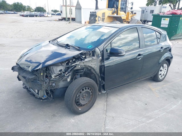 Toyota Prius C Two 2014 JTDKDTB39E1563376 Image 2