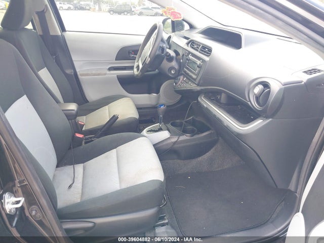 Toyota Prius C Two 2014 JTDKDTB39E1563376 Image 5