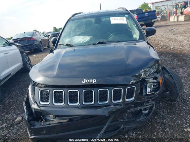 3C4NJCBB8JT227606 Jeep Compass Latitude Fwd