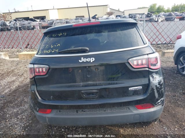 3C4NJCBB8JT227606 Jeep Compass Latitude Fwd