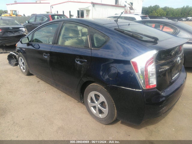 Toyota Prius Two 2015 JTDKN3DU1F0405057 Image 3
