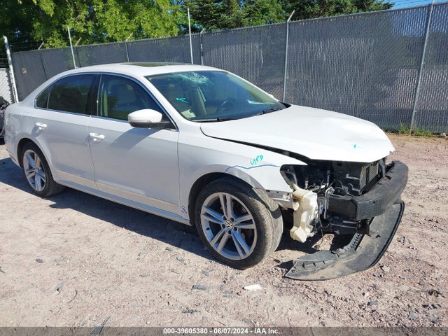 2015 1VWBT7A36FC107687 main image