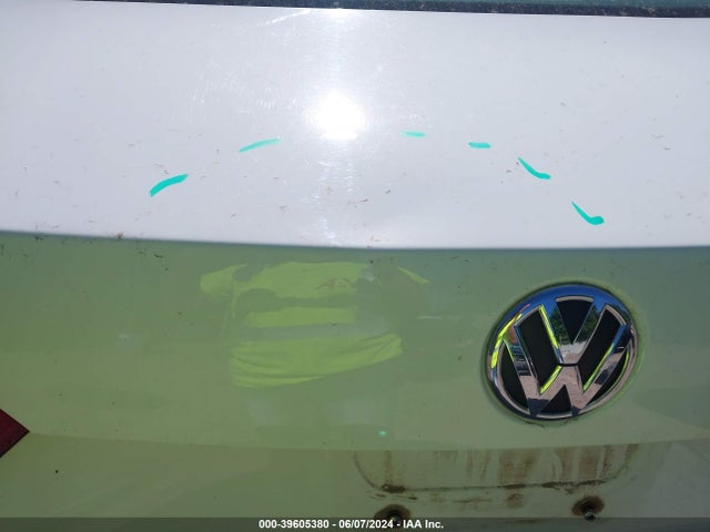 1VWBT7A36FC107687 Volkswagen Passat 1.8t Se