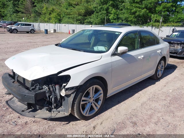 1VWBT7A36FC107687 Volkswagen Passat 1.8t Se