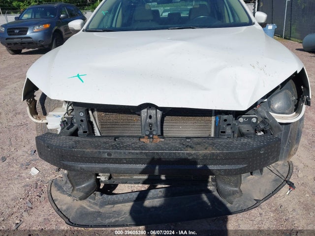 1VWBT7A36FC107687 Volkswagen Passat 1.8t Se
