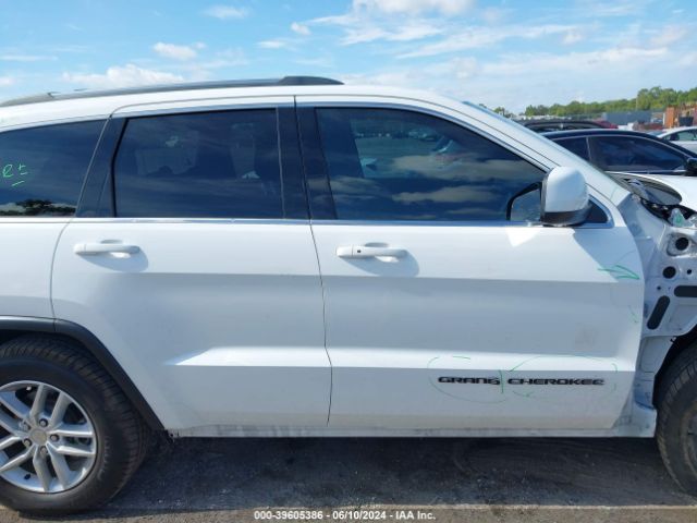 1C4RJEAGXJC301078 Jeep Grand Cherokee Laredo E 4x2
