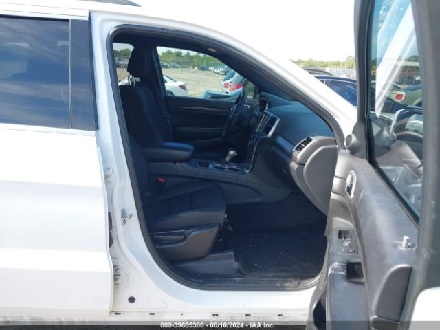 1C4RJEAGXJC301078 Jeep Grand Cherokee Laredo E 4x2