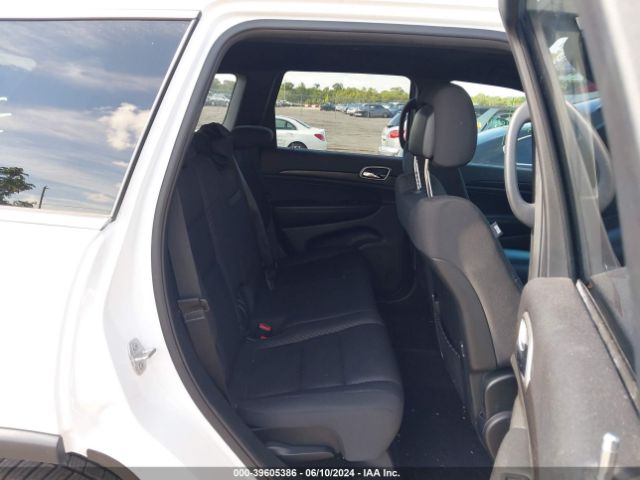 1C4RJEAGXJC301078 Jeep Grand Cherokee Laredo E 4x2