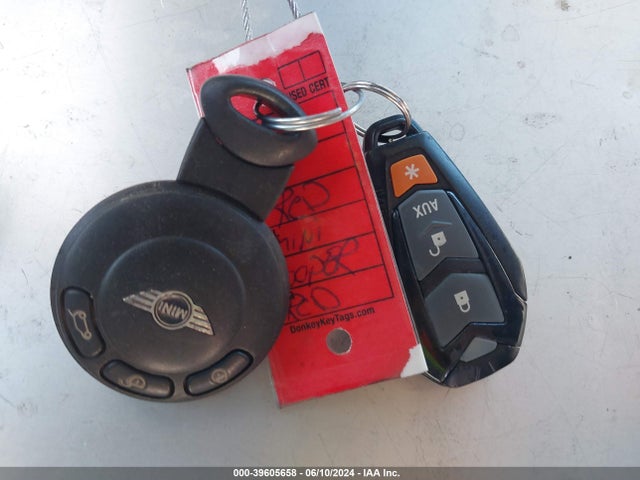 2010 MINI COOPER WMWMF3C51ATU77008 Photo 10