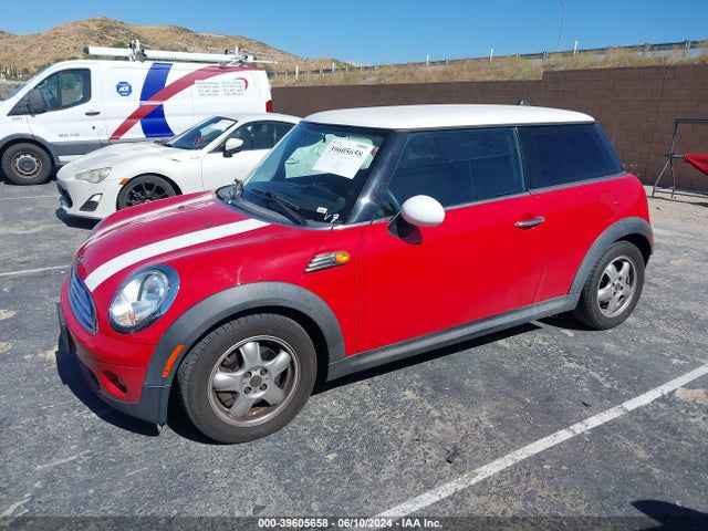 2010 MINI COOPER WMWMF3C51ATU77008 Photo 1