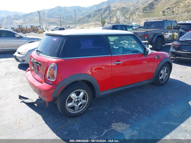 2010 MINI COOPER WMWMF3C51ATU77008 Photo 3