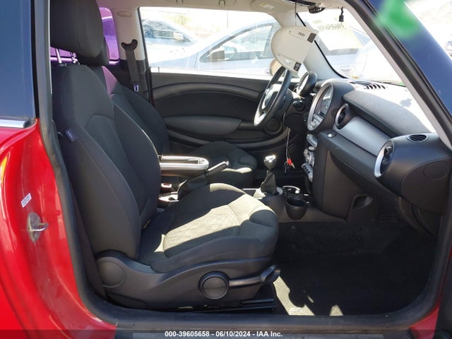 2010 MINI COOPER WMWMF3C51ATU77008 Photo 4