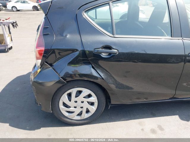 JTDKDTB30F1111530 Toyota Prius C One