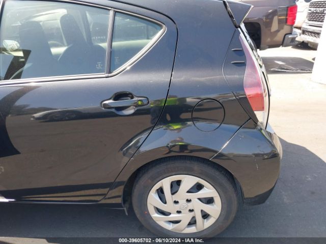 JTDKDTB30F1111530 Toyota Prius C One