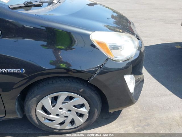 JTDKDTB30F1111530 Toyota Prius C One