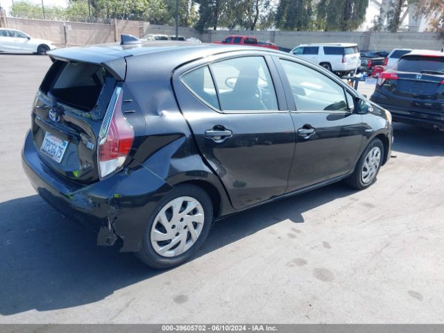 JTDKDTB30F1111530 Toyota Prius C One