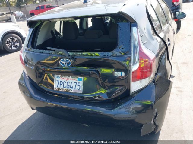 JTDKDTB30F1111530 Toyota Prius C One