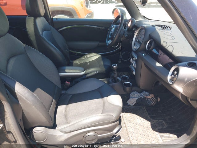 2010 MINI COOPER S CLUBMAN WMWMM3C53ATP75453 Photo 4