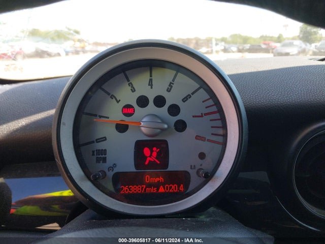 2010 MINI COOPER S CLUBMAN WMWMM3C53ATP75453 Photo 6