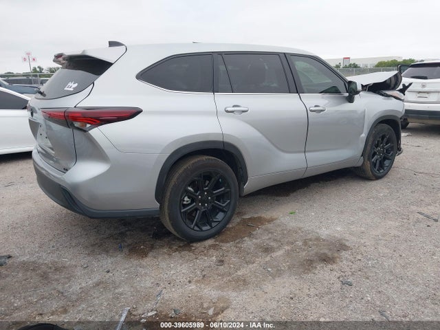 Toyota Highlander Le 2024 5TDKDRAH4RS050898 Image 4