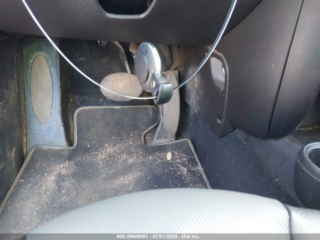 2010 MINI COOPER CLUBMAN WMWML3C54ATX39452 Photo 10