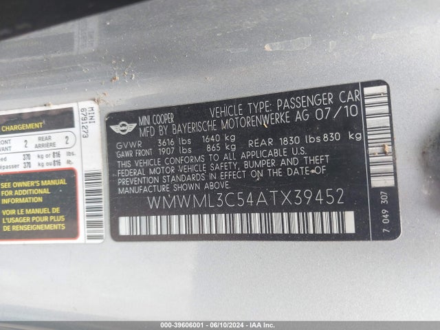 2010 MINI COOPER CLUBMAN WMWML3C54ATX39452 Photo 8