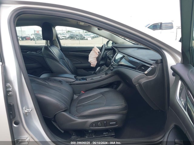 1G4ZR5SZ7JU142809 Buick Lacrosse Premium