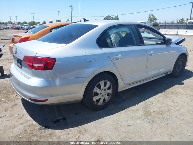 3VW2K7AJ7FM425561 Volkswagen Jetta 2.0l S