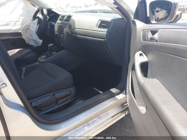 3VW2K7AJ7FM425561 Volkswagen Jetta 2.0l S