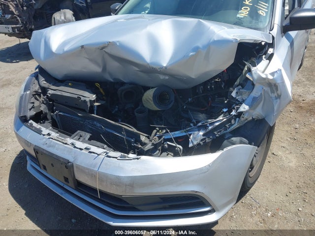 3VW2K7AJ7FM425561 Volkswagen Jetta 2.0l S