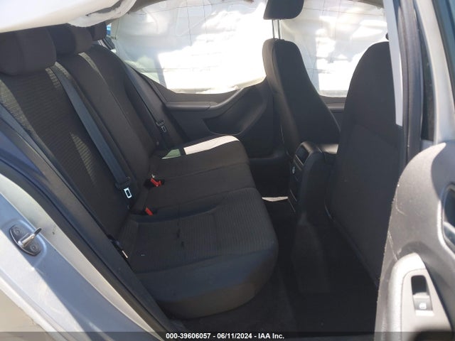 3VW2K7AJ7FM425561 Volkswagen Jetta 2.0l S
