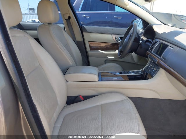 2009 JAGUAR XF SAJWA06B69HR21154 Photo 4