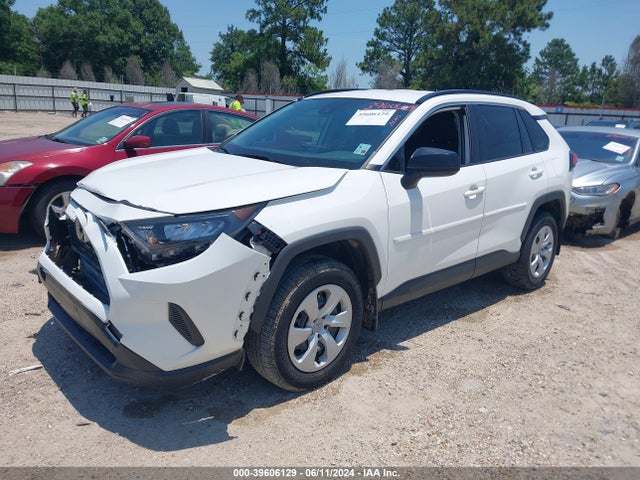 Toyota RAV4 LE 2019 JTMH1RFV5KJ006882 Image 2