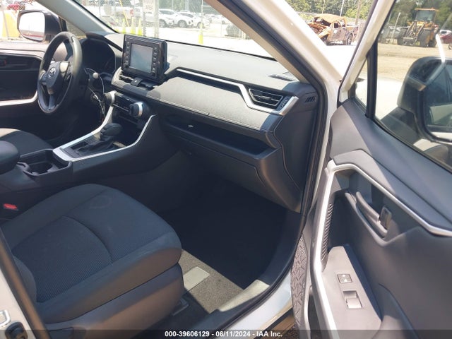 Toyota RAV4 LE 2019 JTMH1RFV5KJ006882 Image 5