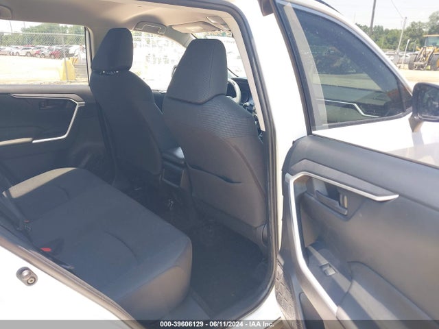Toyota RAV4 LE 2019 JTMH1RFV5KJ006882 Image 8