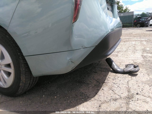 Toyota Prius Two 2017 JTDKBRFU4H3024345 Image 18