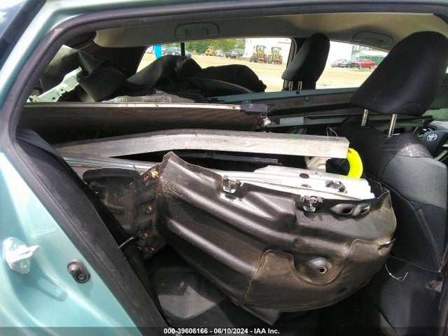 Toyota Prius Two 2017 JTDKBRFU4H3024345 Image 8