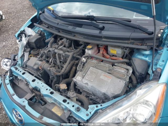 JTDKDTB33E1077792 Toyota Prius C Four