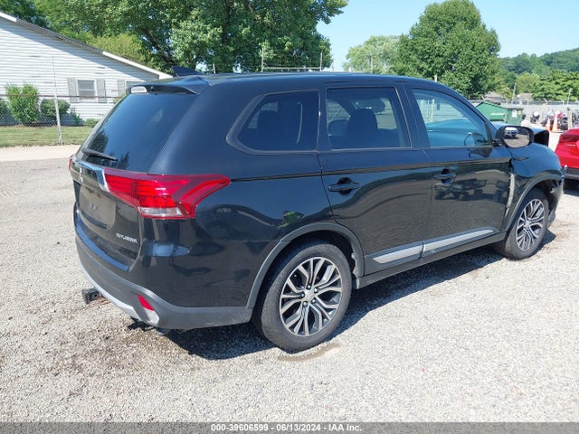 JA4AD2A32JJ006417 Mitsubishi Outlander Es