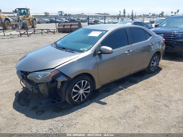 Toyota COROLLA LE 2018 2T1BURHE4JC090620 Image 2