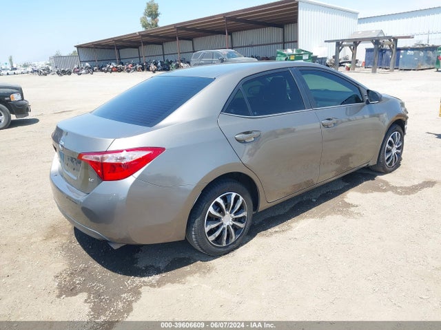 Toyota COROLLA LE 2018 2T1BURHE4JC090620 Image 4