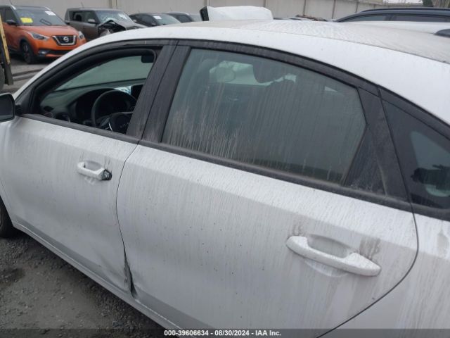 3KPF24AD9NE492605 KIA Forte Lxs
