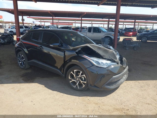 Toyota C-HR XLE 2021 NMTKHMBX4MR135762 main image
