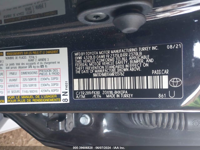 Toyota C-HR XLE 2021 NMTKHMBX4MR135762 Image 9