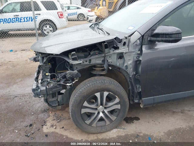 Toyota RAV4 LE 2016 JTMZFREV9GJ077761 Image 18