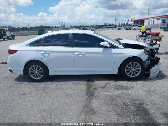 5NPE24AF2KH737894 Hyundai SONATA SE