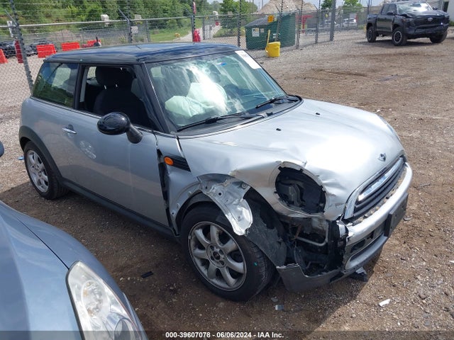 2007 MINI COOPER WMWMF33577TL77455 Photo 0