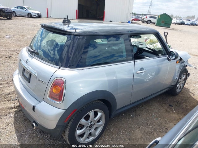 2007 MINI COOPER WMWMF33577TL77455 Photo 3